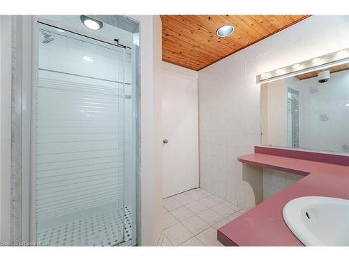 51 Monteagle Court, Hamilton, ON - Indoor Photo Showing Bathroom