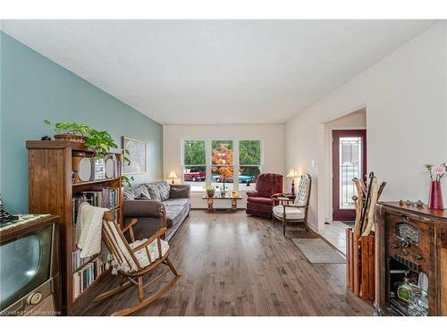 51 Monteagle Court, Hamilton, ON - Indoor Photo Showing Living Room