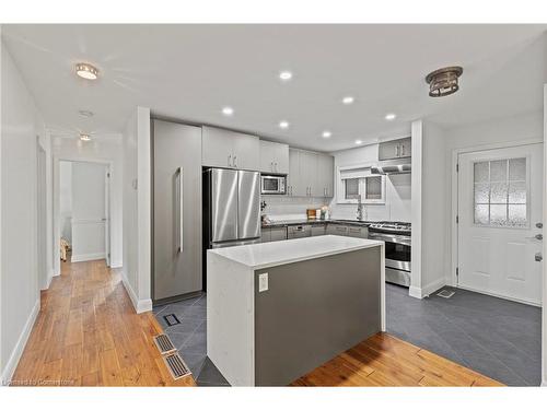 1383 Royal Drive, Burlington, ON - Indoor Photo Showing Kitchen With Upgraded Kitchen