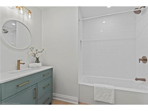 1383 Royal Drive, Burlington, ON - Indoor Photo Showing Bathroom