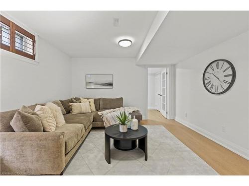 1383 Royal Drive, Burlington, ON - Indoor Photo Showing Living Room