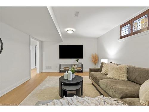 1383 Royal Drive, Burlington, ON - Indoor Photo Showing Living Room