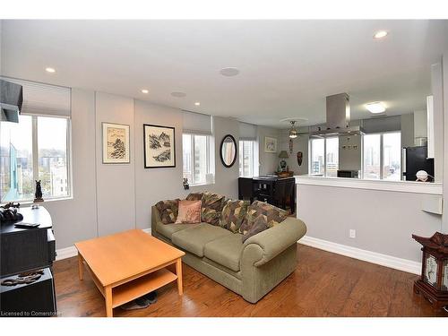 1105-36 James Street S, Hamilton, ON - Indoor Photo Showing Living Room