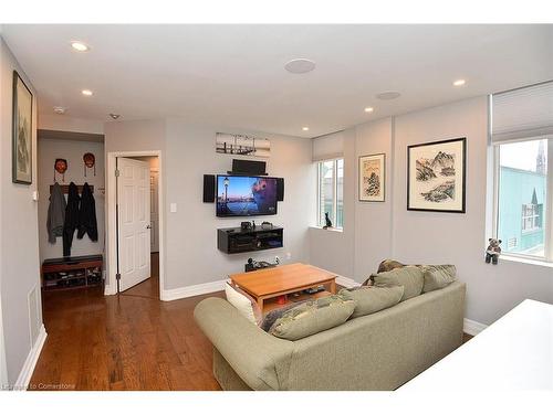 1105-36 James Street S, Hamilton, ON - Indoor Photo Showing Living Room