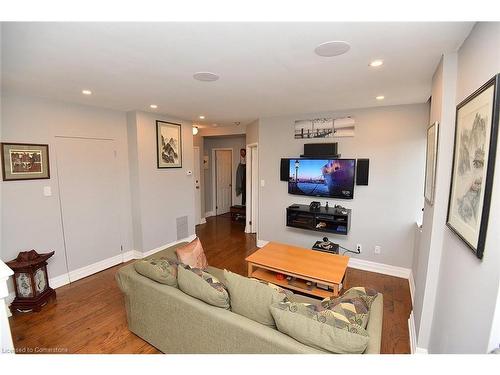 1105-36 James Street S, Hamilton, ON - Indoor Photo Showing Living Room