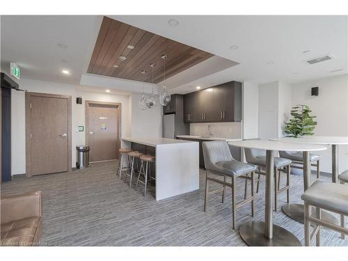 411-340 Plains Road E, Burlington, ON - Indoor Photo Showing Dining Room