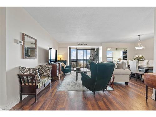 1414-500 Green Road, Stoney Creek, ON - Indoor Photo Showing Living Room