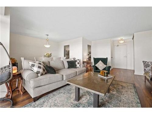 1414-500 Green Road, Stoney Creek, ON - Indoor Photo Showing Living Room