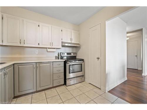 1414-500 Green Road, Stoney Creek, ON - Indoor Photo Showing Kitchen