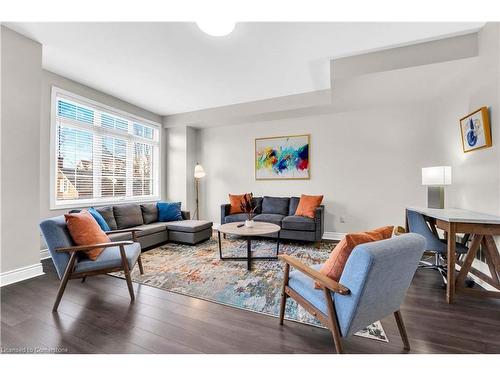 2082 Pine Street, Burlington, ON - Indoor Photo Showing Living Room