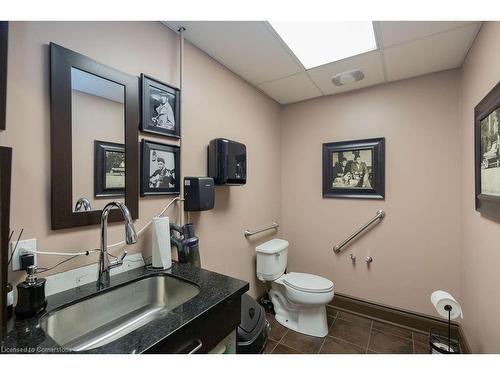 2082 Pine Street, Burlington, ON - Indoor Photo Showing Bathroom