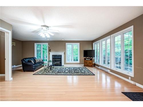 16 Durham Road, Stoney Creek, ON - Indoor Photo Showing Living Room With Fireplace