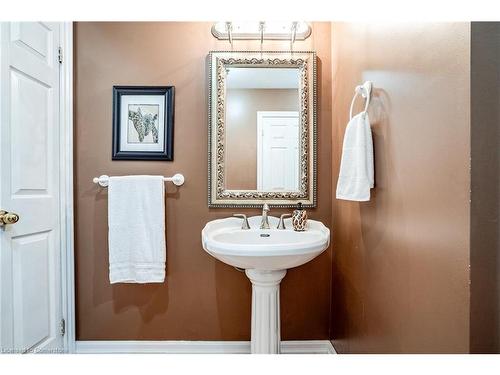 16 Durham Road, Stoney Creek, ON - Indoor Photo Showing Bathroom