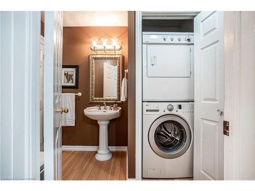 16 Durham Road, Stoney Creek, ON - Indoor Photo Showing Laundry Room