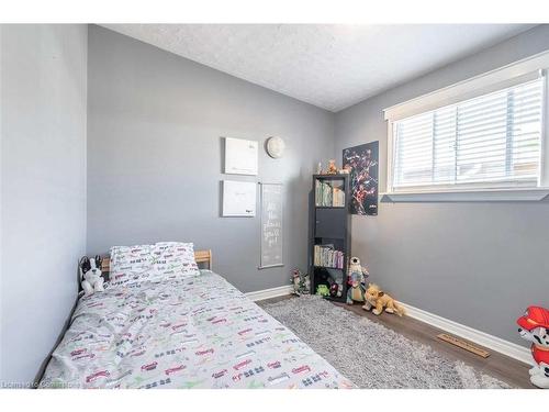 69 Ronaldshay Avenue, Hamilton, ON - Indoor Photo Showing Bedroom