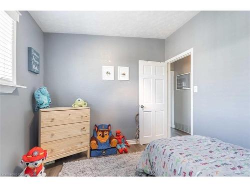 69 Ronaldshay Avenue, Hamilton, ON - Indoor Photo Showing Bedroom