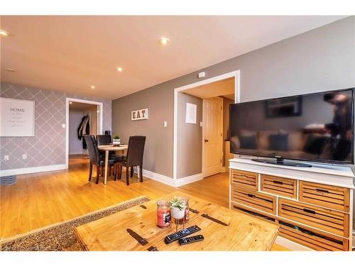 69 Ronaldshay Avenue, Hamilton, ON - Indoor Photo Showing Living Room