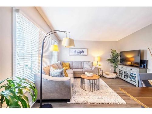 69 Ronaldshay Avenue, Hamilton, ON - Indoor Photo Showing Living Room