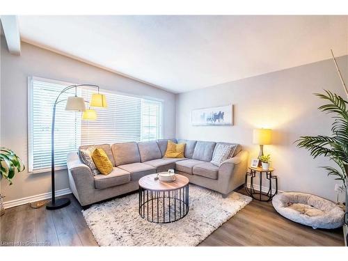 69 Ronaldshay Avenue, Hamilton, ON - Indoor Photo Showing Living Room