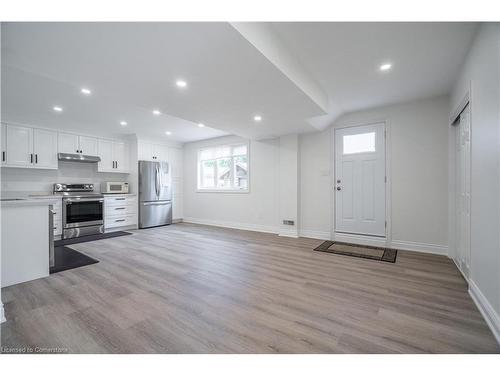 2-102 Donnici Drive, Hamilton, ON - Indoor Photo Showing Kitchen