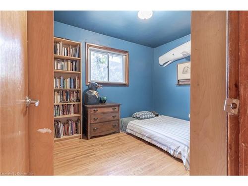 224 West 16Th Street, Hamilton, ON - Indoor Photo Showing Bedroom