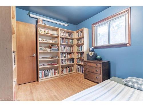 224 West 16Th Street, Hamilton, ON - Indoor Photo Showing Bedroom