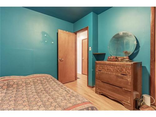 224 West 16Th Street, Hamilton, ON - Indoor Photo Showing Bedroom