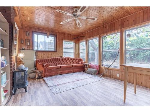 224 West 16Th Street, Hamilton, ON - Indoor Photo Showing Living Room