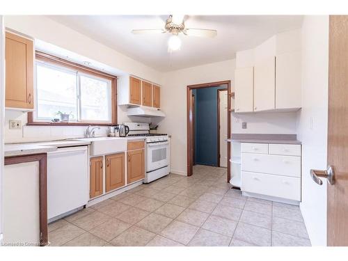 224 West 16Th Street, Hamilton, ON - Indoor Photo Showing Kitchen