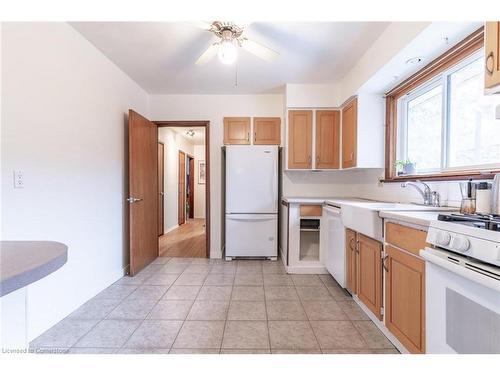 224 West 16Th Street, Hamilton, ON - Indoor Photo Showing Kitchen With Double Sink