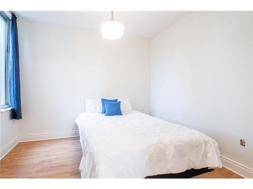 49 Jones Street, Hamilton, ON - Indoor Photo Showing Bedroom