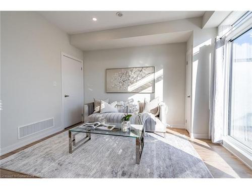 27-590 North Service Road, Stoney Creek, ON - Indoor Photo Showing Bedroom