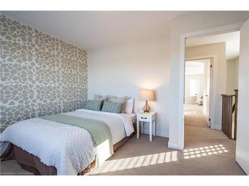 27-590 North Service Road, Stoney Creek, ON - Indoor Photo Showing Bedroom