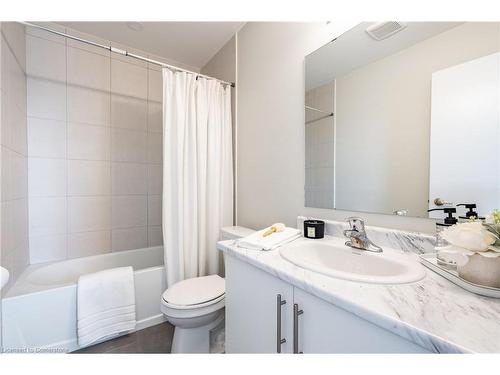 27-590 North Service Road, Stoney Creek, ON - Indoor Photo Showing Bathroom