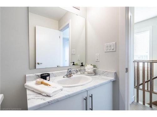 27-590 North Service Road, Stoney Creek, ON - Indoor Photo Showing Bathroom