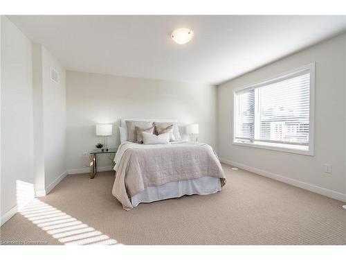 27-590 North Service Road, Stoney Creek, ON - Indoor Photo Showing Bedroom