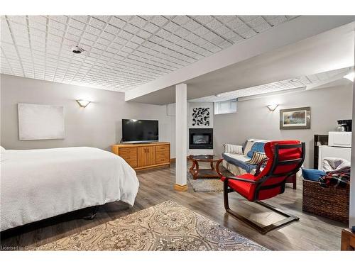 369 Queenston Street, St. Catharines, ON - Indoor Photo Showing Bedroom