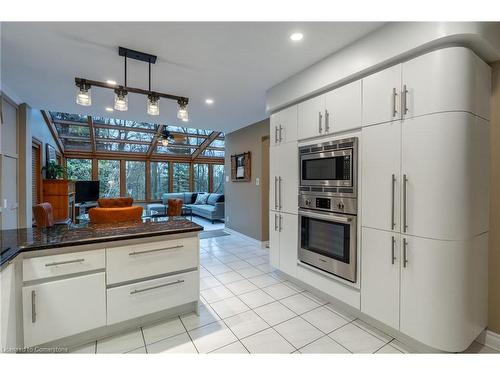 1351 Hazelton Boulevard, Burlington, ON - Indoor Photo Showing Kitchen