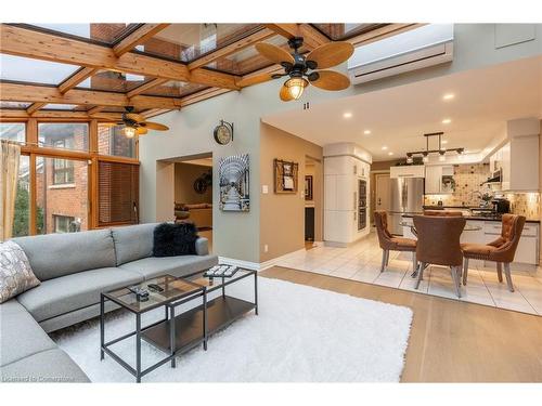 1351 Hazelton Boulevard, Burlington, ON - Indoor Photo Showing Living Room