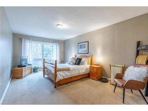 1351 Hazelton Boulevard, Burlington, ON - Indoor Photo Showing Bedroom