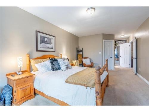 1351 Hazelton Boulevard, Burlington, ON - Indoor Photo Showing Bedroom