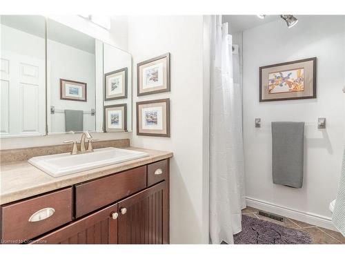 1351 Hazelton Boulevard, Burlington, ON - Indoor Photo Showing Bathroom