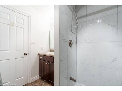 1351 Hazelton Boulevard, Burlington, ON - Indoor Photo Showing Bathroom