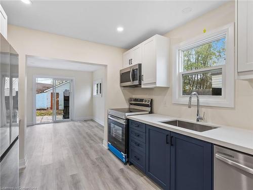 1 Exeter Avenue, Welland, ON - Indoor Photo Showing Kitchen