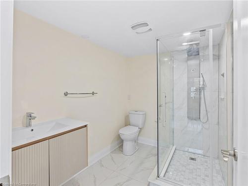 1 Exeter Avenue, Welland, ON - Indoor Photo Showing Bathroom