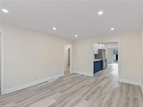 1 Exeter Avenue, Welland, ON - Indoor Photo Showing Other Room