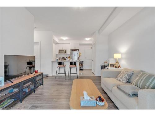 212-101 Shoreview Place, Stoney Creek, ON - Indoor Photo Showing Living Room