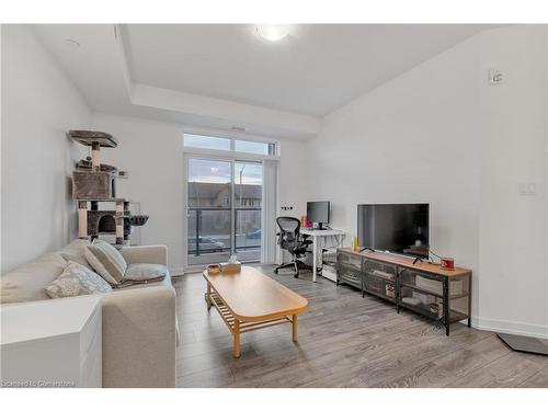 212-101 Shoreview Place, Stoney Creek, ON - Indoor Photo Showing Living Room