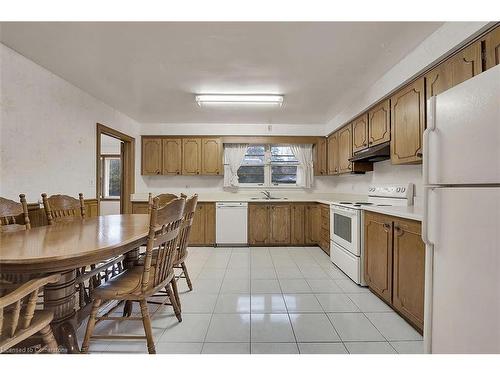 25 Sunning Hill Avenue, Hamilton, ON - Indoor Photo Showing Kitchen