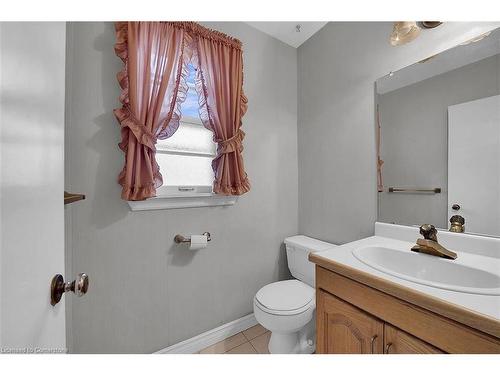 25 Sunning Hill Avenue, Hamilton, ON - Indoor Photo Showing Bathroom